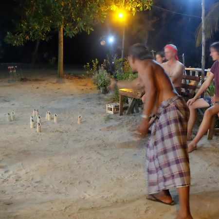 Отель Mr. Chuoi Bar And Hut Ko Phra Thong Экстерьер фото