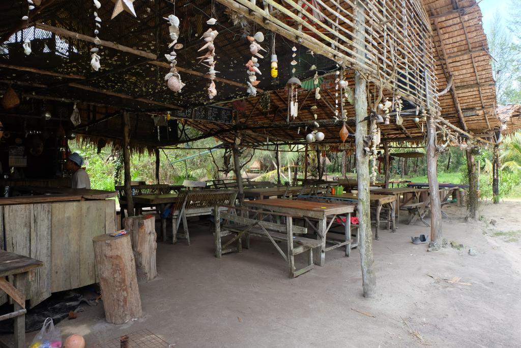 Отель Mr. Chuoi Bar And Hut Ko Phra Thong Экстерьер фото