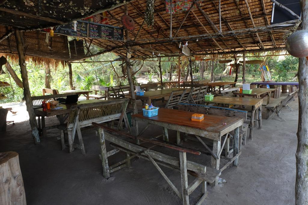 Отель Mr. Chuoi Bar And Hut Ko Phra Thong Экстерьер фото